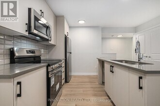 801 Glenroy Gilbert Dr in Ottawa, ON - Building Photo - Building Photo