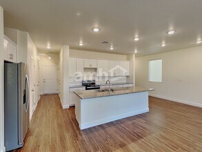 96 Cabaletta Ln in Henderson, NV - Building Photo - Building Photo