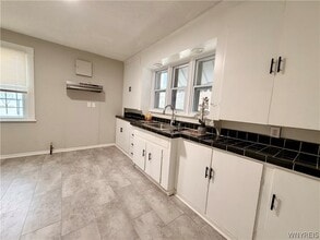 35 Dorris Ave in Buffalo, NY - Building Photo - Building Photo