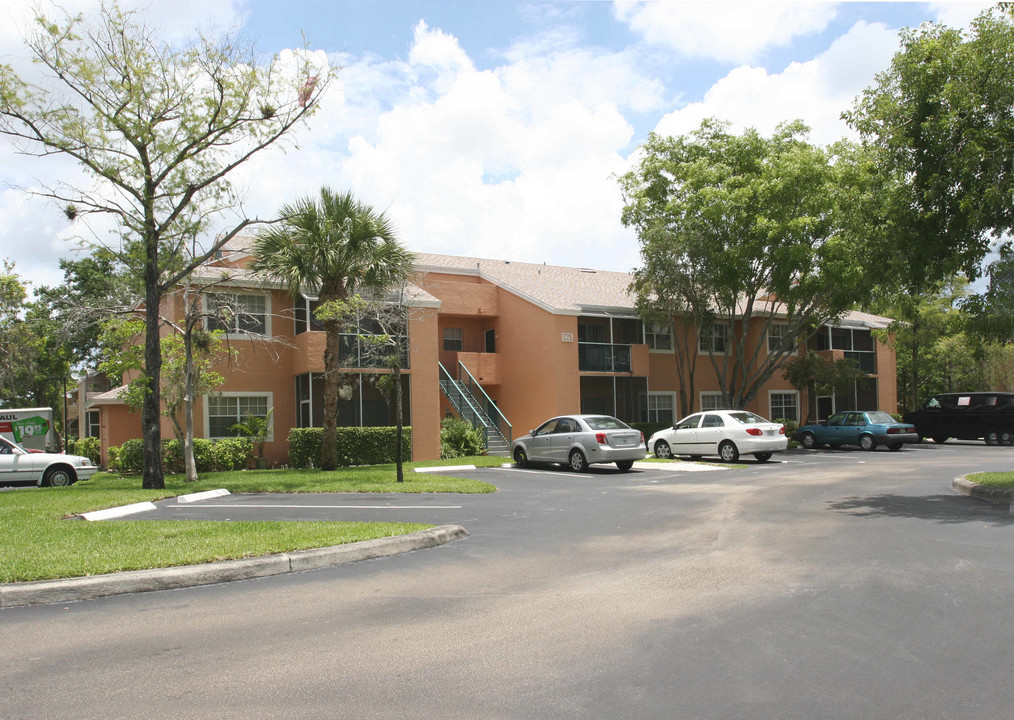 Water's Edge at Deerfield in Pompano Beach, FL - Foto de edificio