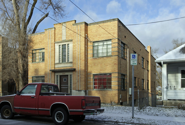 6607 Vine St in Cincinnati, OH - Building Photo - Building Photo