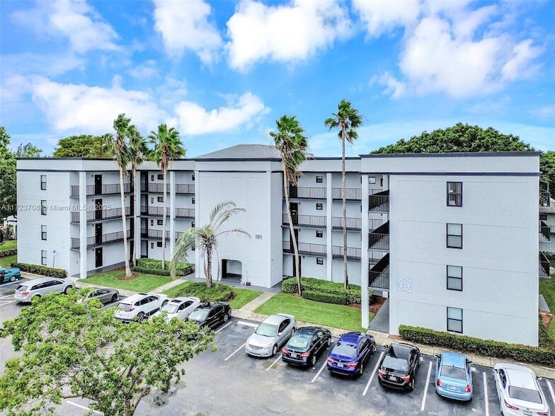 7550 Stirling Rd, Unit B106 in Hollywood, FL - Building Photo