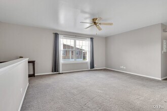 111 Brookwood Ct in Vernon Hills, IL - Building Photo - Building Photo