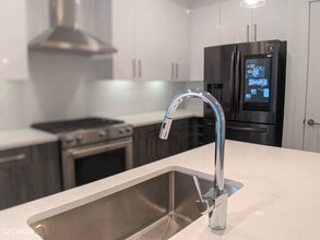 775 Juniper St NE-Unit -428 in Atlanta, GA - Foto de edificio - Building Photo