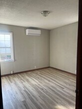 1011 S Rinker Ave in Aurora, MO - Building Photo - Building Photo