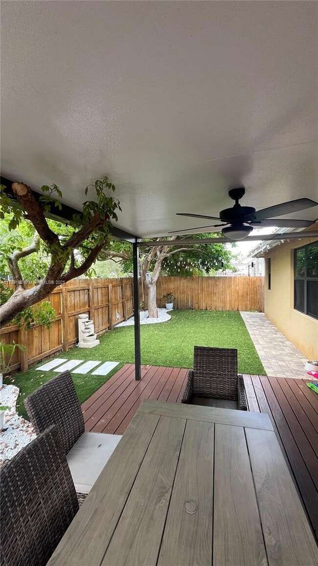 10280 NW 10th St in Miami, FL - Building Photo - Building Photo