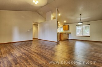 13857 Bean Ct in Oregon City, OR - Building Photo - Building Photo