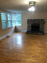 207 Stillwater Ave in Orono, ME - Foto de edificio - Building Photo