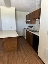 100 Plains St, Unit 38 in Dodge City, KS - Building Photo