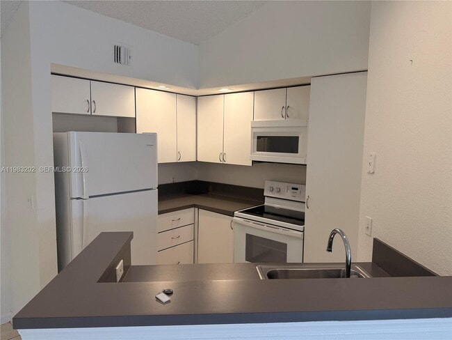 property at 3310 Pinewalk Dr N