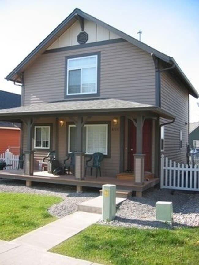 property at 4727 Adalaide Ln