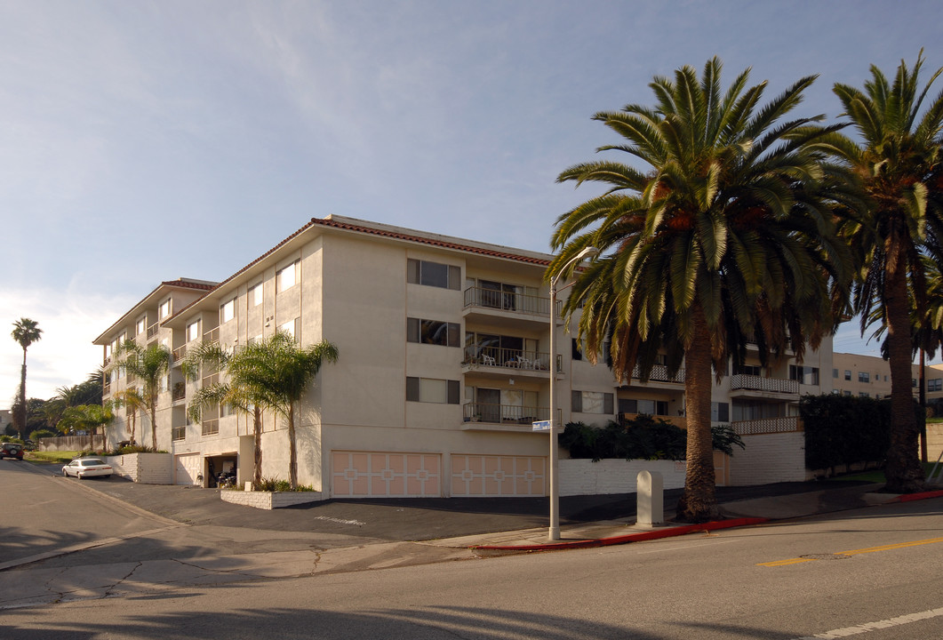 Roget Manor Apartments in Los Angeles, CA - Foto de edificio