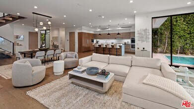 836 N Ogden Dr in Los Angeles, CA - Building Photo - Building Photo