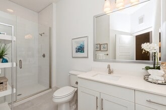 555 Lakeview Pkwy in Vernon Hills, IL - Building Photo - Building Photo