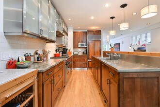 2317 N Greenview Ave in Chicago, IL - Building Photo - Building Photo