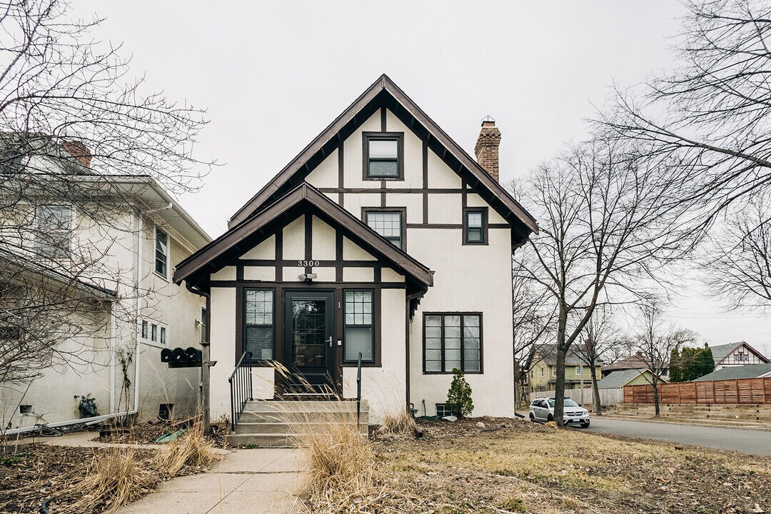 3300 Dupont Ave S in Minneapolis, MN - Foto de edificio