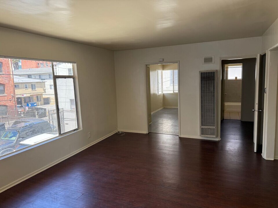 749 S Berendo St in Los Angeles, CA - Foto de edificio