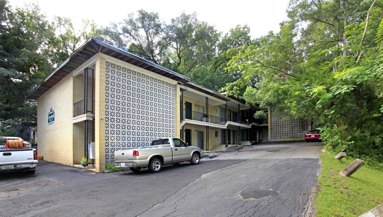 Cherokee Hills in Tallahassee, FL - Foto de edificio