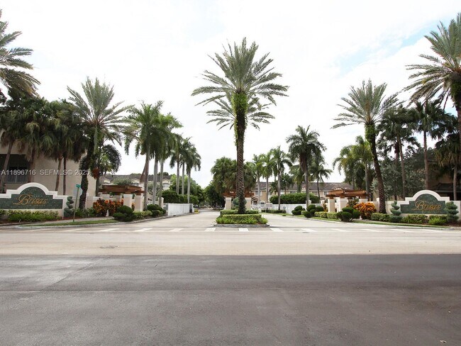 5755 NW 115th Ct in Doral, FL - Building Photo - Building Photo