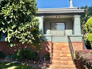252 Stoakes Ave in San Leandro, CA - Building Photo - Building Photo