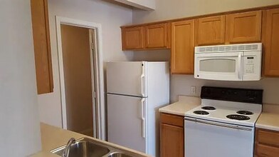 2121 Kasold Dr in Lawrence, KS - Building Photo - Building Photo