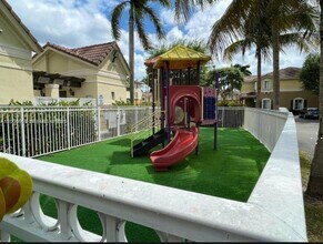 8874 W Flagler St in Miami, FL - Building Photo - Building Photo