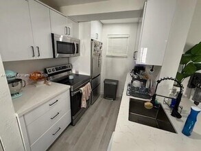 8607 SW 68th Ct in Pinecrest, FL - Building Photo - Building Photo