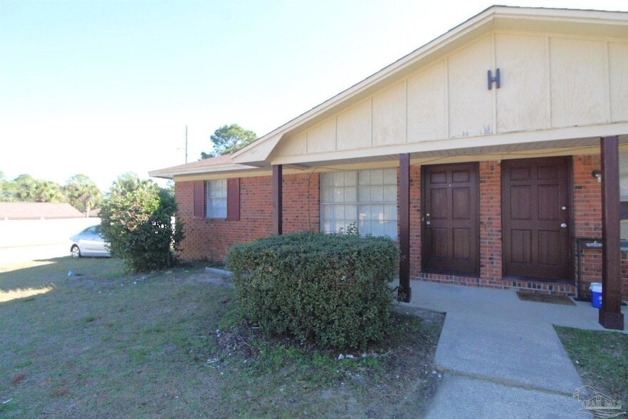 10151 Guidy Ln in Pensacola, FL - Building Photo
