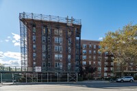 5930 108th St in Flushing, NY - Foto de edificio - Building Photo