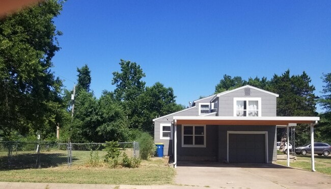 2030 W Arrowhead Dr in Stillwater, OK - Building Photo - Building Photo