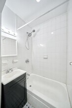 454 9th Ave in New York, NY - Foto de edificio - Building Photo