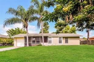 18608 Sebring Rd in Ft. Myers, FL - Building Photo