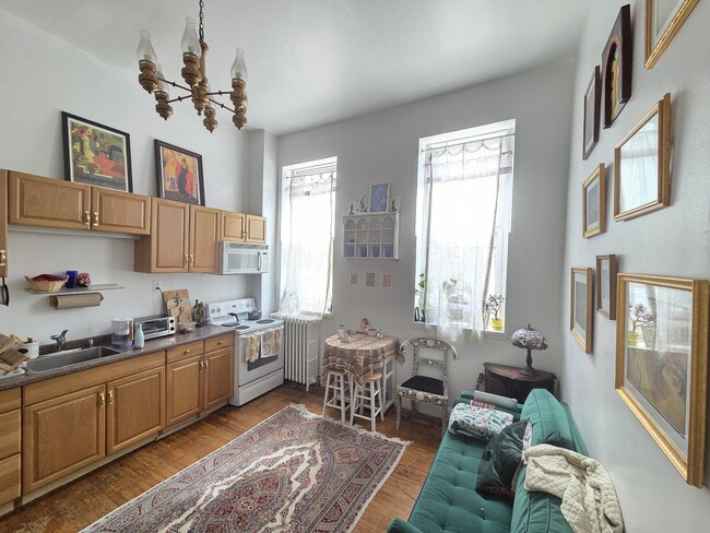 2045 Green St, Unit 1F