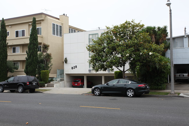 828 6th St in Santa Monica, CA - Foto de edificio - Building Photo