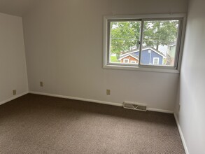 2088 Chapman Lake Dr in Warsaw, IN - Building Photo - Building Photo