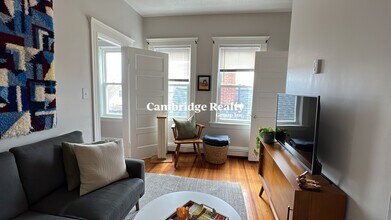 96 Columbia St, Unit 3B in Cambridge, MA - Foto de edificio - Building Photo