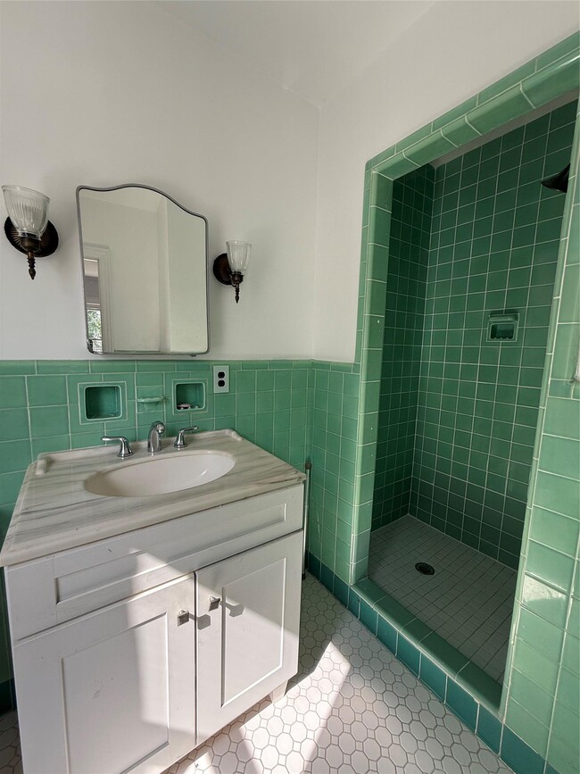 property at 1074 Hunter Ave