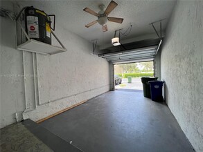 16322 Malibu Dr in Weston, FL - Building Photo - Building Photo