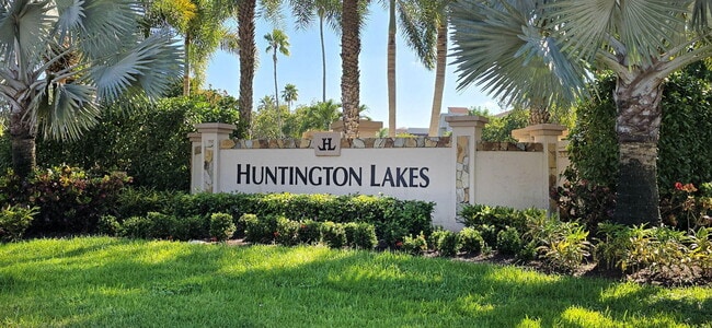 7076 Huntington Ln in Delray Beach, FL - Building Photo - Building Photo