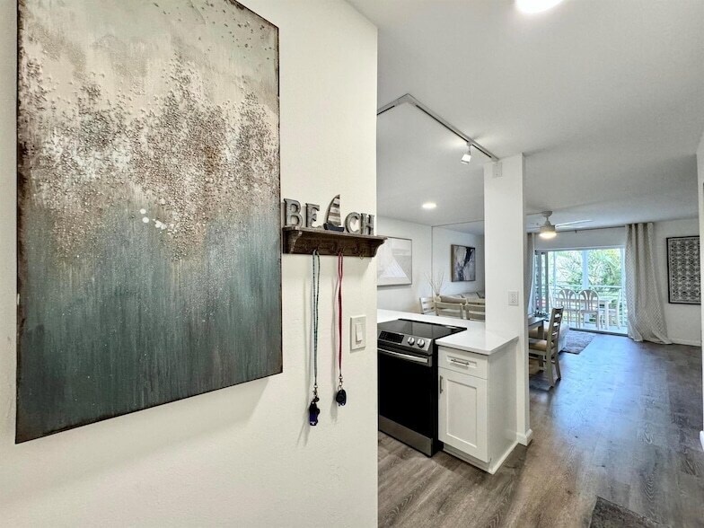 2811 Garden Dr S, Unit 209 in Lake Worth Beach, FL - Building Photo