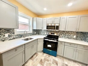 18605 140th Ave in Queens, NY - Building Photo - Building Photo