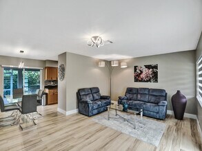 491 SE 23rd Ave in Pompano Beach, FL - Foto de edificio - Building Photo