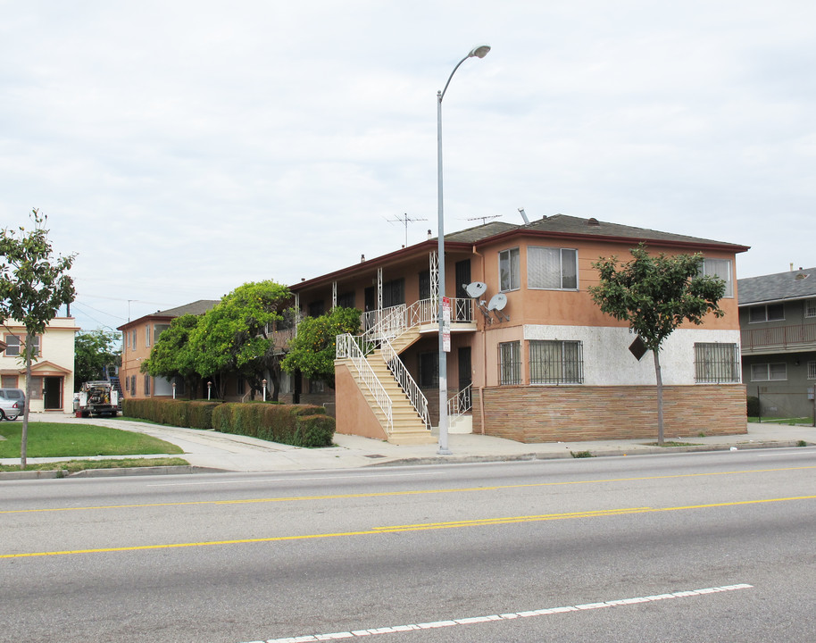 6601-6611 S Crenshaw Blvd in Los Angeles, CA - Building Photo