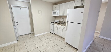 2860 NW 15th St in Fort Lauderdale, FL - Foto de edificio - Building Photo