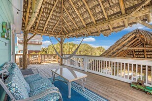 3827 Las Palmas St in Galveston, TX - Building Photo