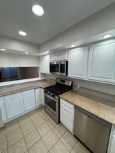 624 E Cedar Ave in Burbank, CA - Building Photo - Building Photo