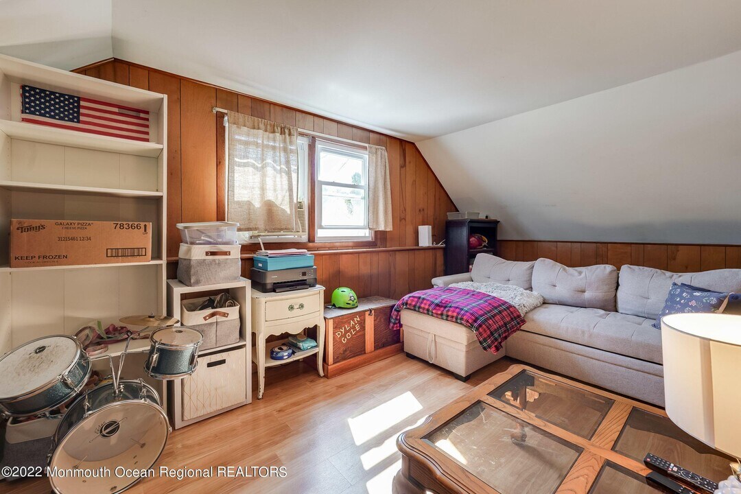 23 Briarcliff Pl in Middletown, NJ - Building Photo