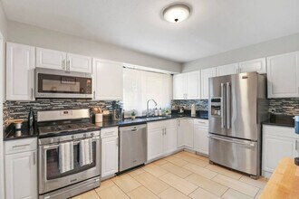 207 N Beverly St in Wheaton, IL - Building Photo - Building Photo