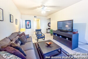 6160 Eckhert Rd in San Antonio, TX - Foto de edificio - Building Photo