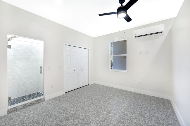 167 5th St, Unit 4 in Naples, FL - Building Photo - Building Photo